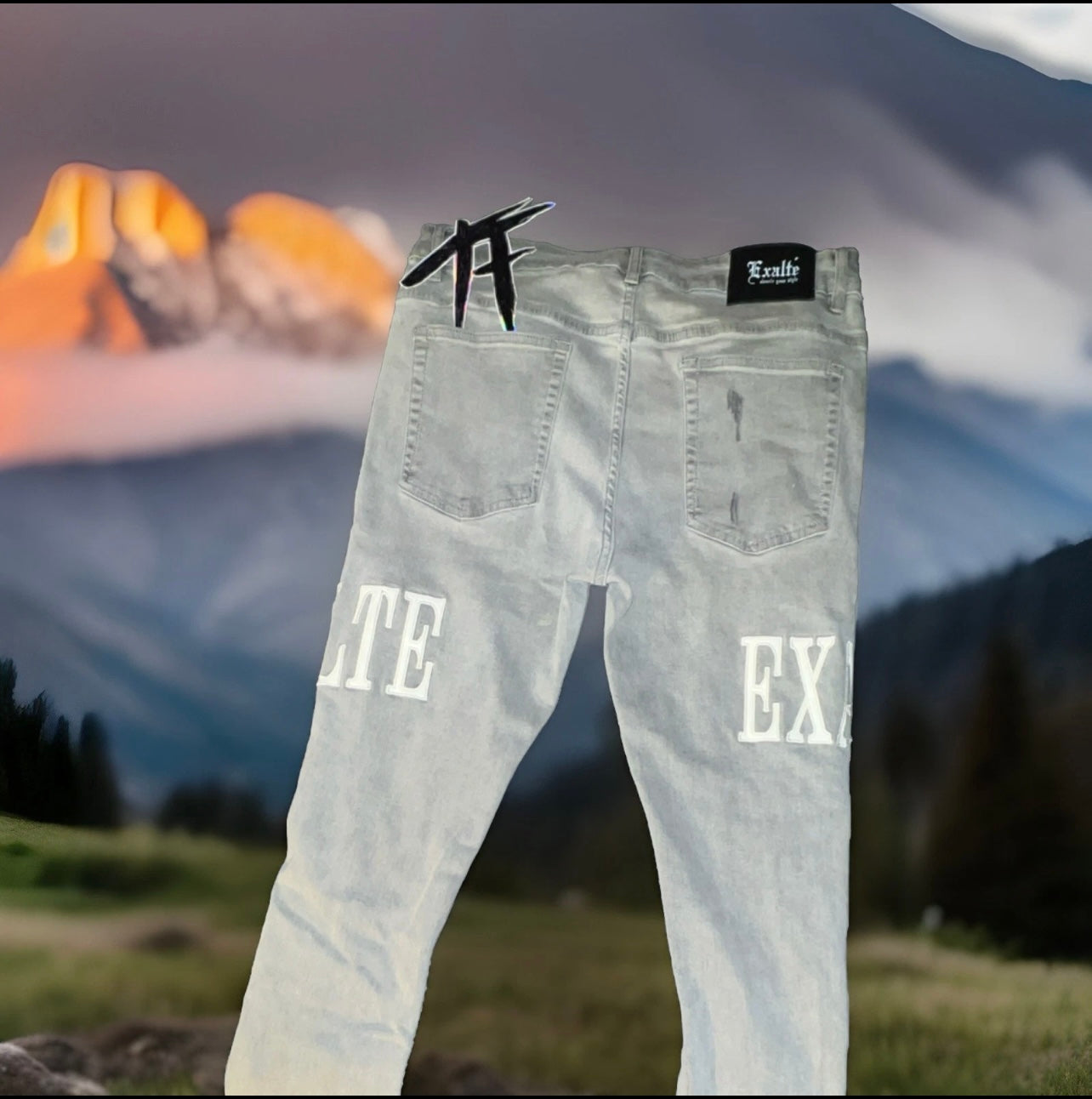 EXALTE JEANS-ELEVATE YOUR STYLE-(SIZE M)